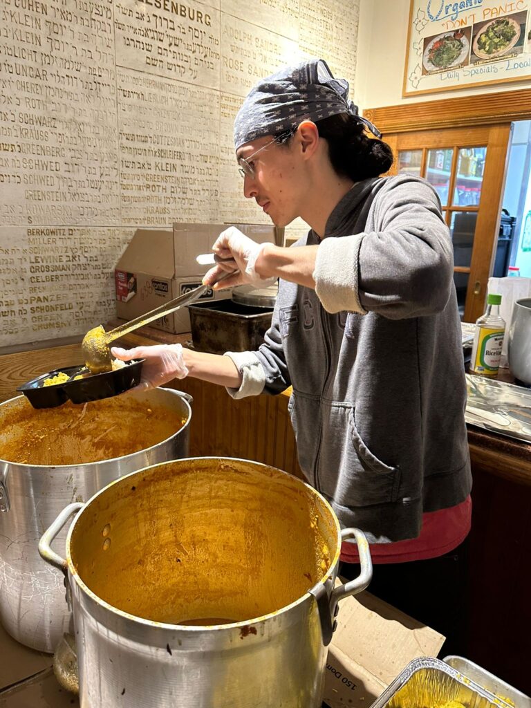 Ross demonstrating perfect ladle form.